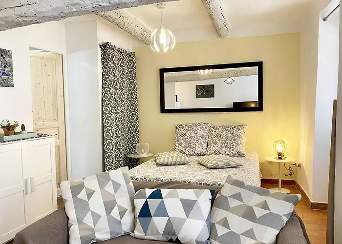 - Vieille - 7mn - 2mn Restaurant Musee Commerce