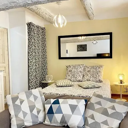 - Vieille - 7mn - 2mn Restaurant Musee Commerce